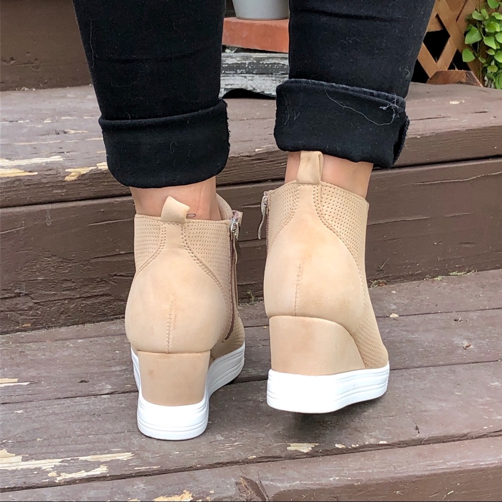 LAST PAIR! New! Wedge Sneakers in Blush and White - Picture 4 of 5